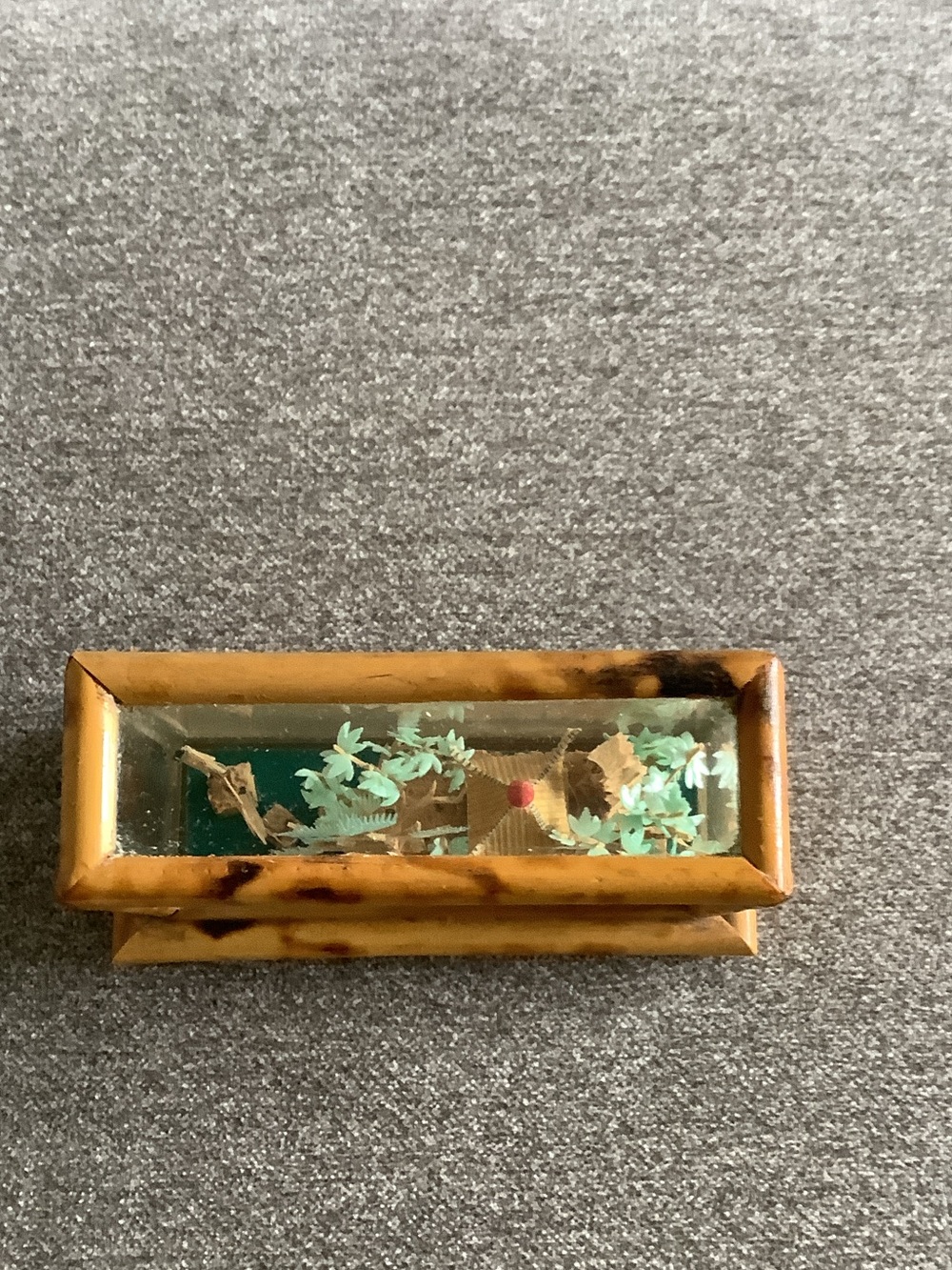 Vintage Style Amber Bamboo Shadow Box with Miniature Pagoda Scene - Picture 4 of 5